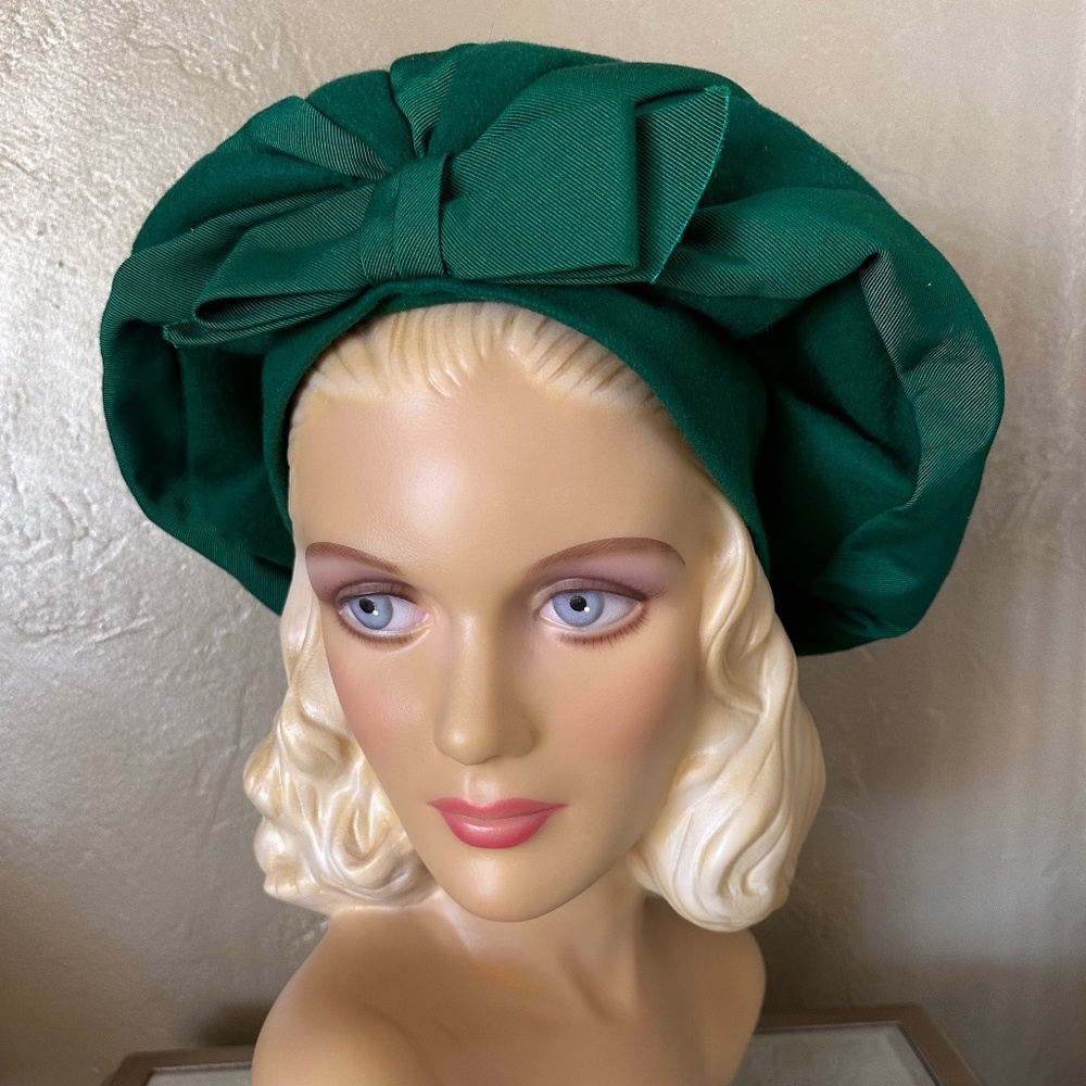 SPLENDID 1960s' DESIGNER EMERALD GREEN TAM & GROSGRAIN HAT